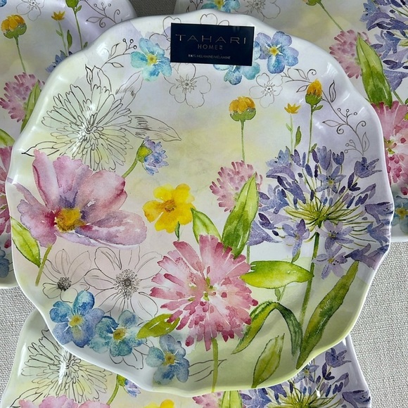 4 Tahari Home Melamine Salad Plates 9" Scalloped Spring Floral Wildflowers NEW - Picture 2 of 9